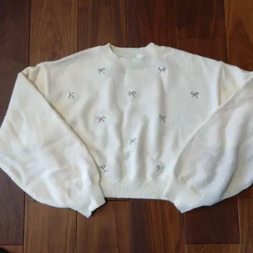 새상품 와타나베 미나요 리본 자수 화이트 니트 스웨터