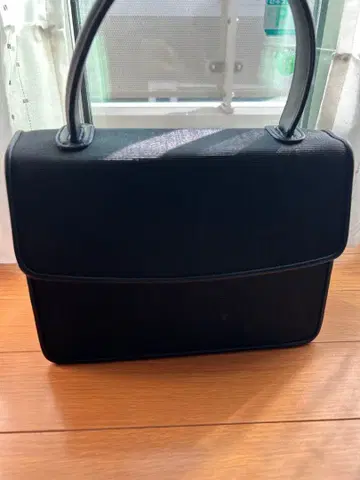 블랙 포멀 백 플랩 포함