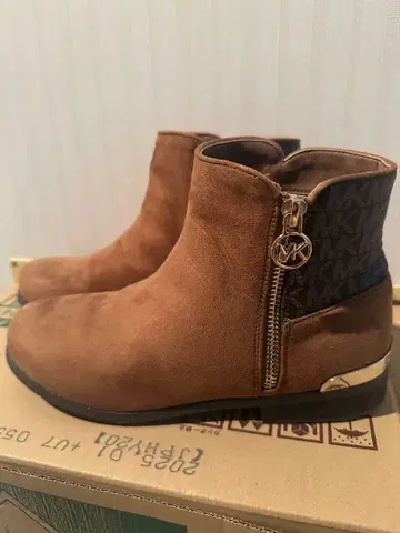 마이클코어스 부츠