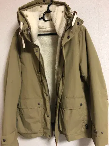 coen 후드 부착 베이지 마운틴 파카 M