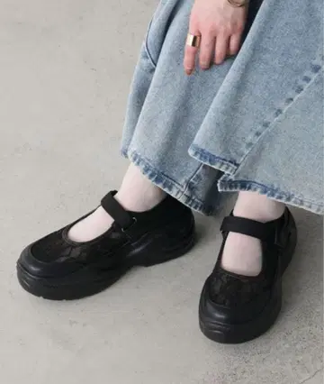 forksy. 볼륨 밑창 샌들 멜리제인 스니커즈