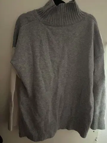 그레이 터틀넥 니트