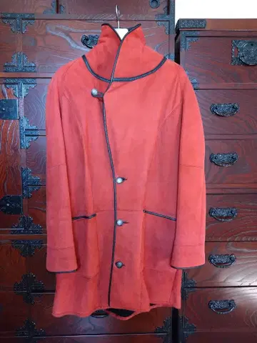 빨간색 스웨이드 스텐카라 코트