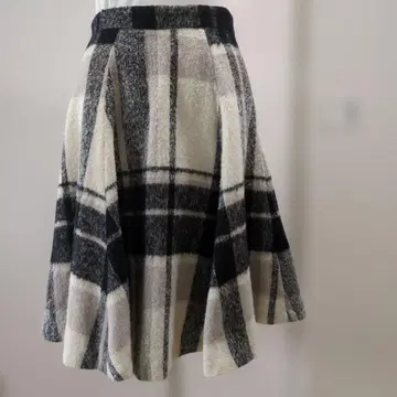 GRACE CONTINENTAL 플레어 스커트 무릎 기장 체크 무늬