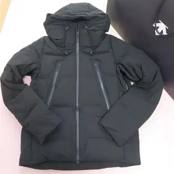 블랙 다운 자켓 후드 부착