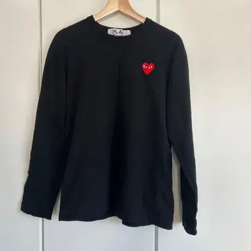 블랙 하트 자수 T셔츠 L 사이즈