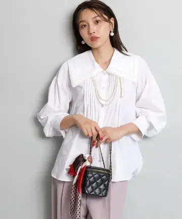 JUSGLITTY 빅 그레이스 칼라 블라우스