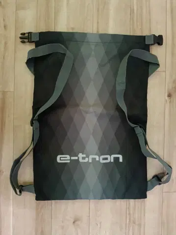 e-tron 드라이백 그라데이션 그레이