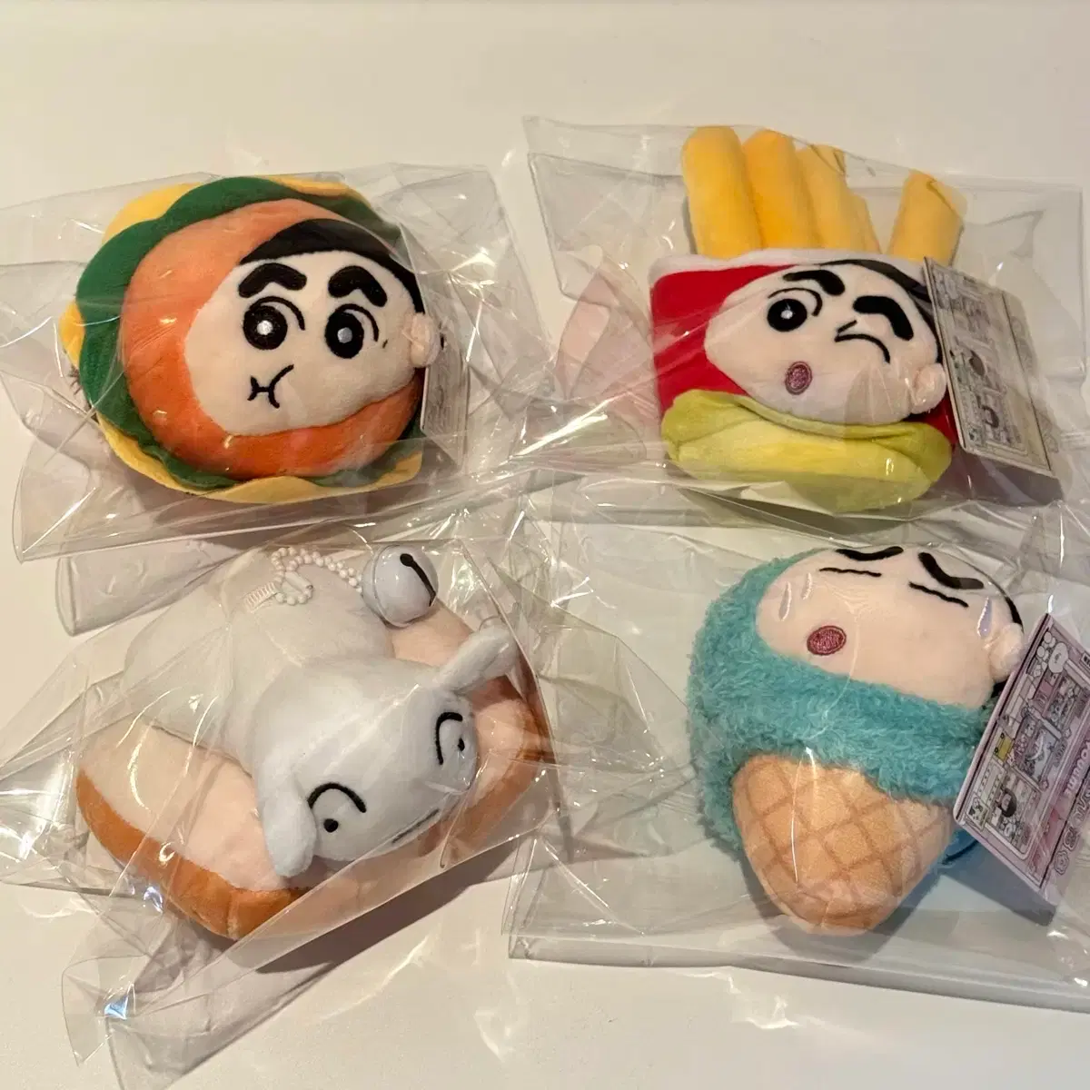 Price per item) Crayon Shin-chan Food Theme Doll Keychain New Costume Doll Keychain Hamburger Set