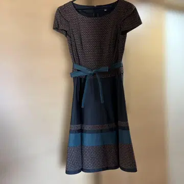 M'S GRACY 반팔 무릎 기장 원피스 40