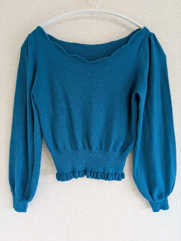 노엘라 옷깃 스캘럽 돌먼 슬리브 니트