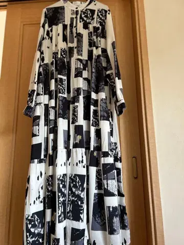 새상품급 미사용에 가까운 DOUDOU 프린트 티어드 원피스