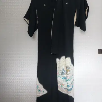 블랙 전통 예복 기모노 꽃과 새 자수 실크