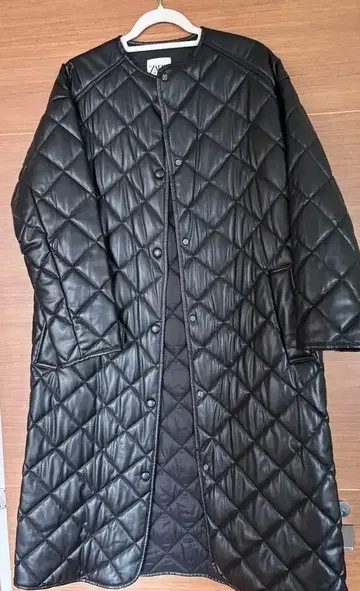 [ 가격 인하 ] ZARA 인조 가죽 퀼팅 코트