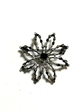 꽃 모양 브로치 블랙과 은색 직경 약 4.5cm 빈티지