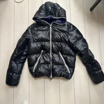 DUVETICA 블랙 후드 부착 다운 자켓