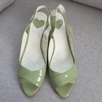 라이트 그린 오픈토 샌들