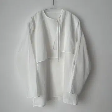 새상품급 BACCA 코튼 보일 오버 칼라 블라우스