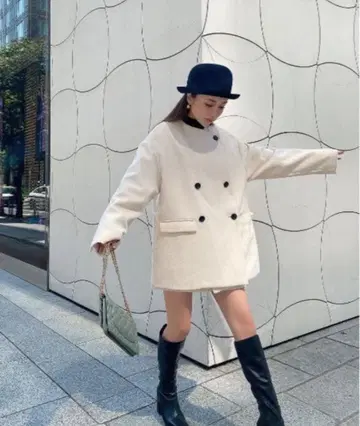 완판 에이미 이스트 월 바이컬러 버튼 숏코트 아이보리 6695