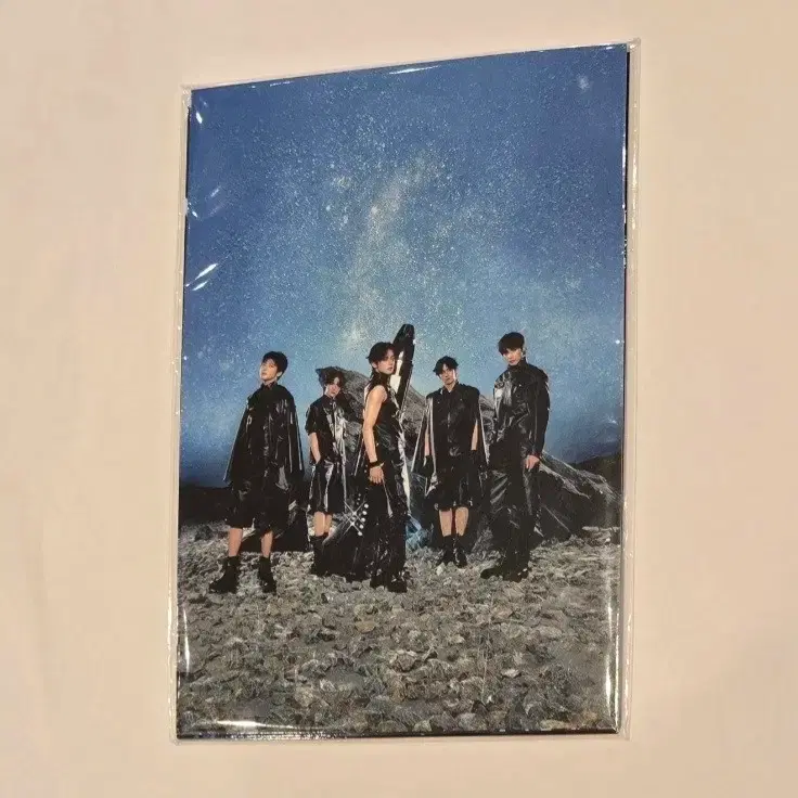 TXT CU postcard sealed sell (Yeonjun Soobin Beomgyu Taehyun Hueningkai Bull-TXT)