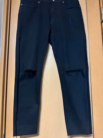 ZARA 데미지 가공 블랙 스트레치 데님 팬츠