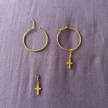 아가트 골드 크로스 참 후프 귀걸이
