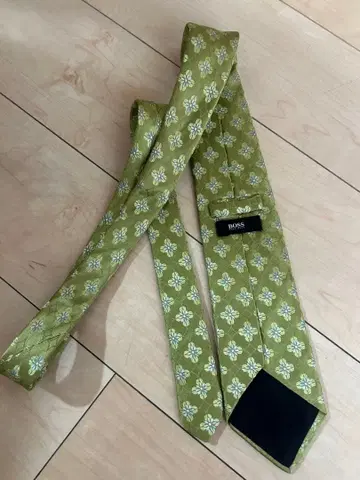 BOSS 꽃무늬 넥타이 올리브 그린