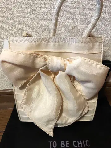 새상품 TO BE CHIC 리본 포함 핸드백