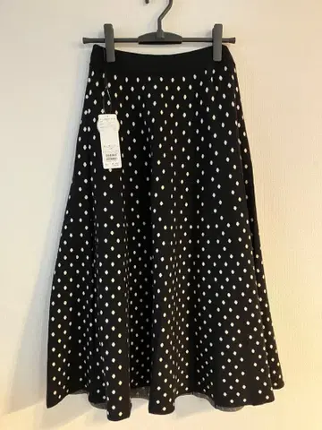 새상품 테치치 Te chichi 도트 니트 플리츠 스커트 블랙