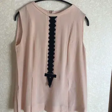 MOSCHINO 베이지 슬리브리스 셔츠