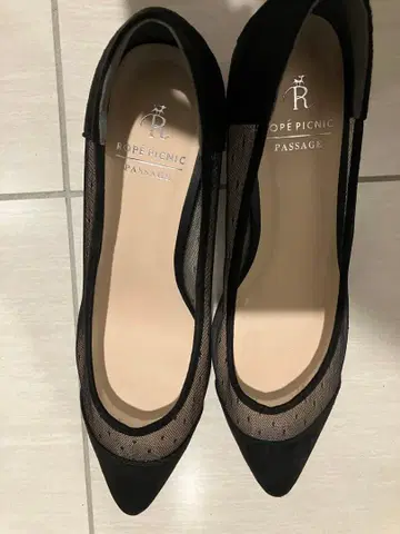 로페피크닉 도트 펌프스