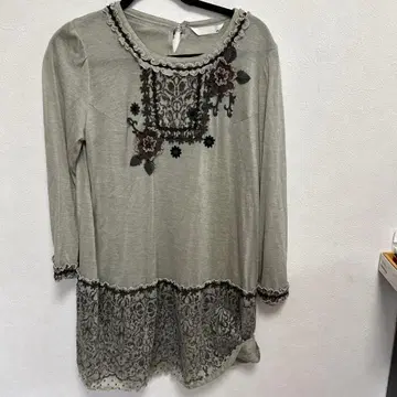 그레이 레이스 긴팔 튜닉