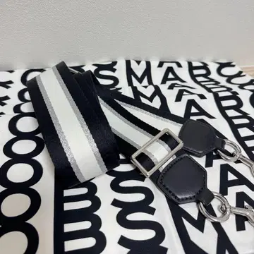 [ 새상품급 ] 마크제이콥스 숄더 스트랩 로고 실버 금장 장식