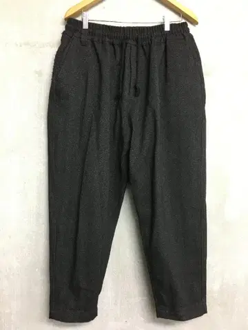 화이트 마운티니어링 가을/겨울 헤링본 직조 사루엘 팬츠