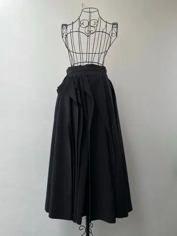 UN3D. 오리가미 턱 스커트 롱 정가 37,400엔