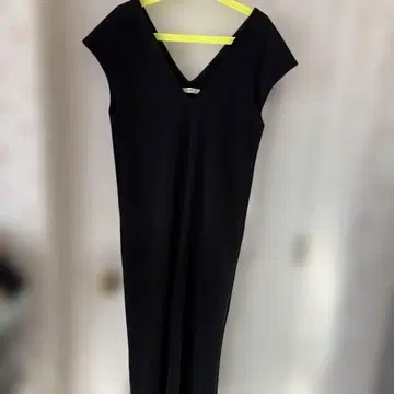 IEDIT 블랙 V넥 올인원