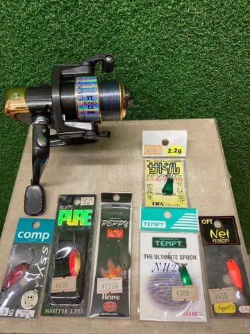 IONIS II 2000 스피닝 릴과 루어 6개 세트 낚시