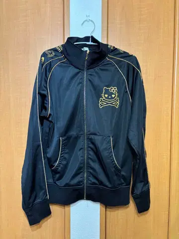 헬로키티 스컬 디자인 저지 셋업