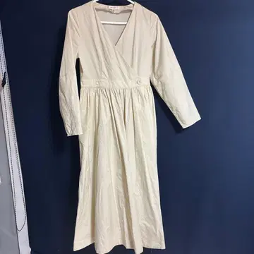 MOUSSY 크림색 랩 드레스 긴팔 사이즈 1 신축성 있는 소재