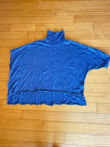 미즈이로 인드 하이넥 비대칭 스웨터