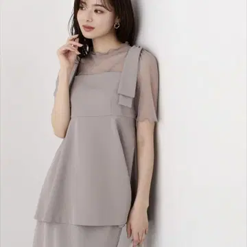 프로포션 바디 드레싱 리본 디테일 페플럼 블라우스