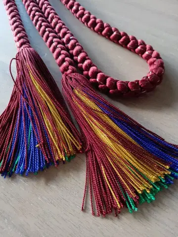 빨간색 뜨개질 허리띠 여러 색 술 장식 K2