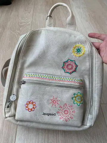 Desigual 아이보리 자수 백팩