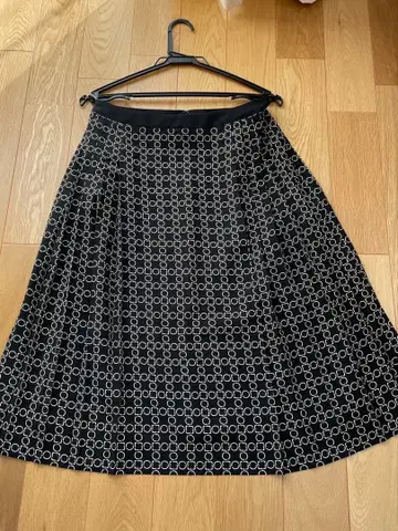 Aquascutum 플리츠 스커트 블랙/화이트/브라운