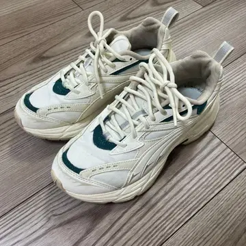 PUMA 화이트/그린 스니커즈 393647