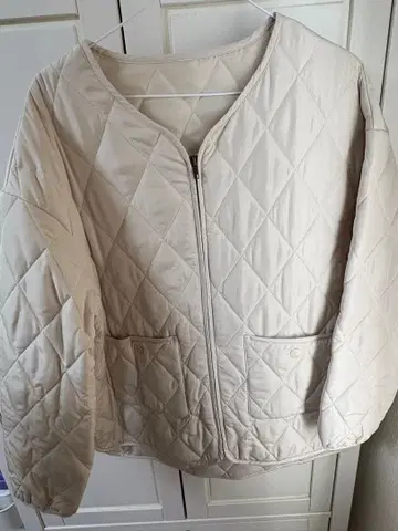 아이보리 퀼팅 자켓