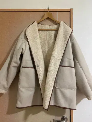 쉘파 소재 보아 옷깃 무스탕 코트 프리 사이즈