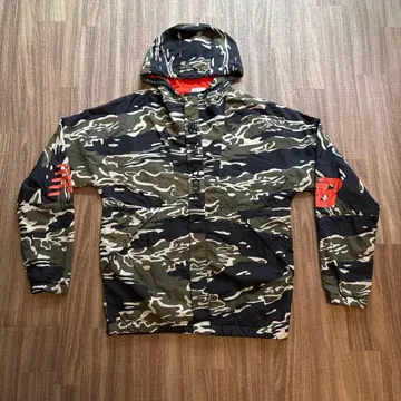 뉴발란스 카모 패턴 나일론 자켓