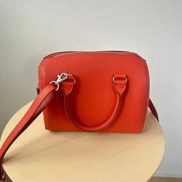 오렌지 가죽 숄더백