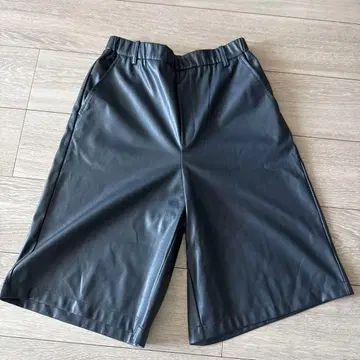 [ 새상품급 ] 뷰티&유스 에코 가죽 하프 팬츠